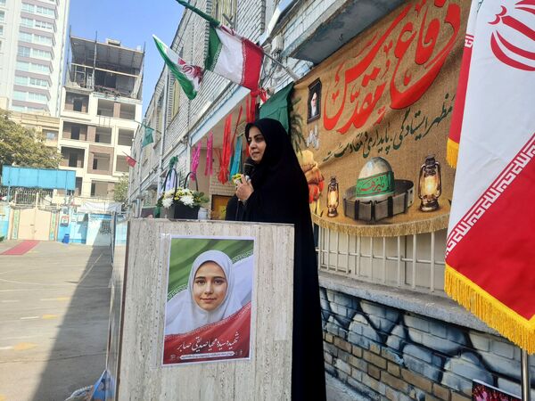 مراسم باشکوه زنگ ایثار و مقاومت در مدرسه شاهد تکتم ناحیه ۳