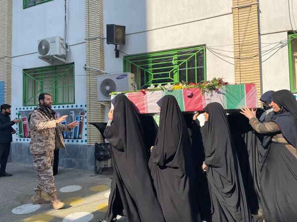استقبال از شهید خوشنام در دبیرستان شاهد ساری 