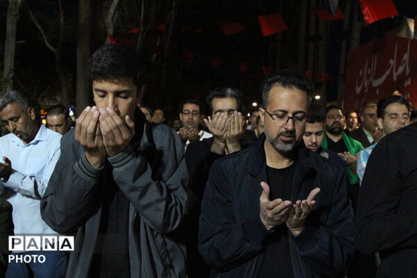 لحظه تحویل سال در پارک دفاع مقدس یزد