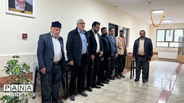 نهال‌ها در دبستان چلیچه به یاد شهدای مدرسه میناب می‌رویند