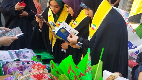 جشن وحدت و ولایت با حضور پرشور دانش‌آموزان اسکو