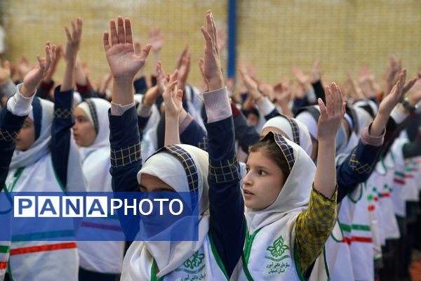 مانور یاوران انقلاب در دبستان دخترانه حاج حسن اصلانی ۲