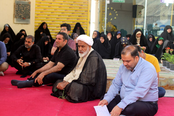 زمزمه عاشقانه دعای عرفه در یادمان 14 شهید گمنام کوه خضر نبی(ع)