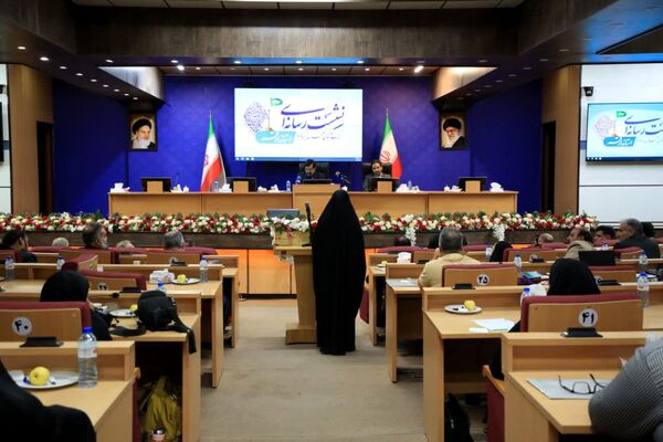 نشست صمیمی مدیران رسانه با استاندار قم