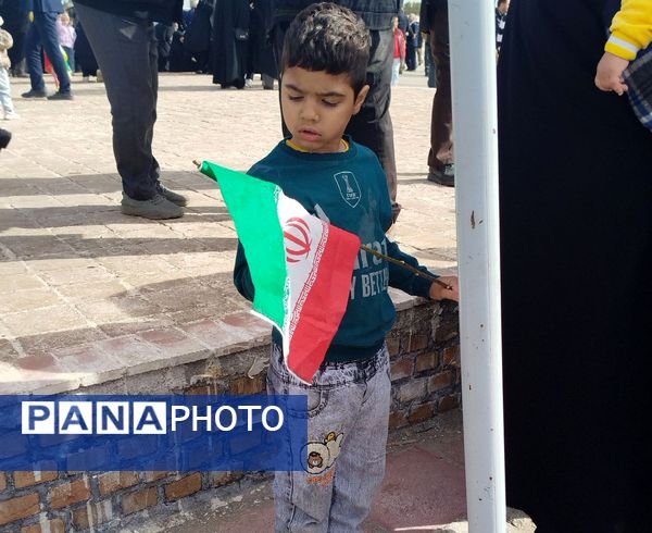 نسل آینده در راهپیمایی ۲۲ بهمن شهرستان کندر دیده شد