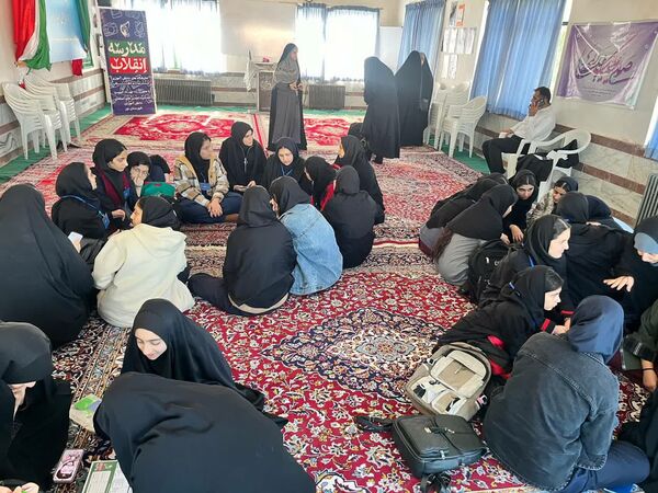  کاردوی نمایشگاه مدرسه انقلاب در نور