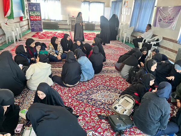  کاردوی نمایشگاه مدرسه انقلاب در نور