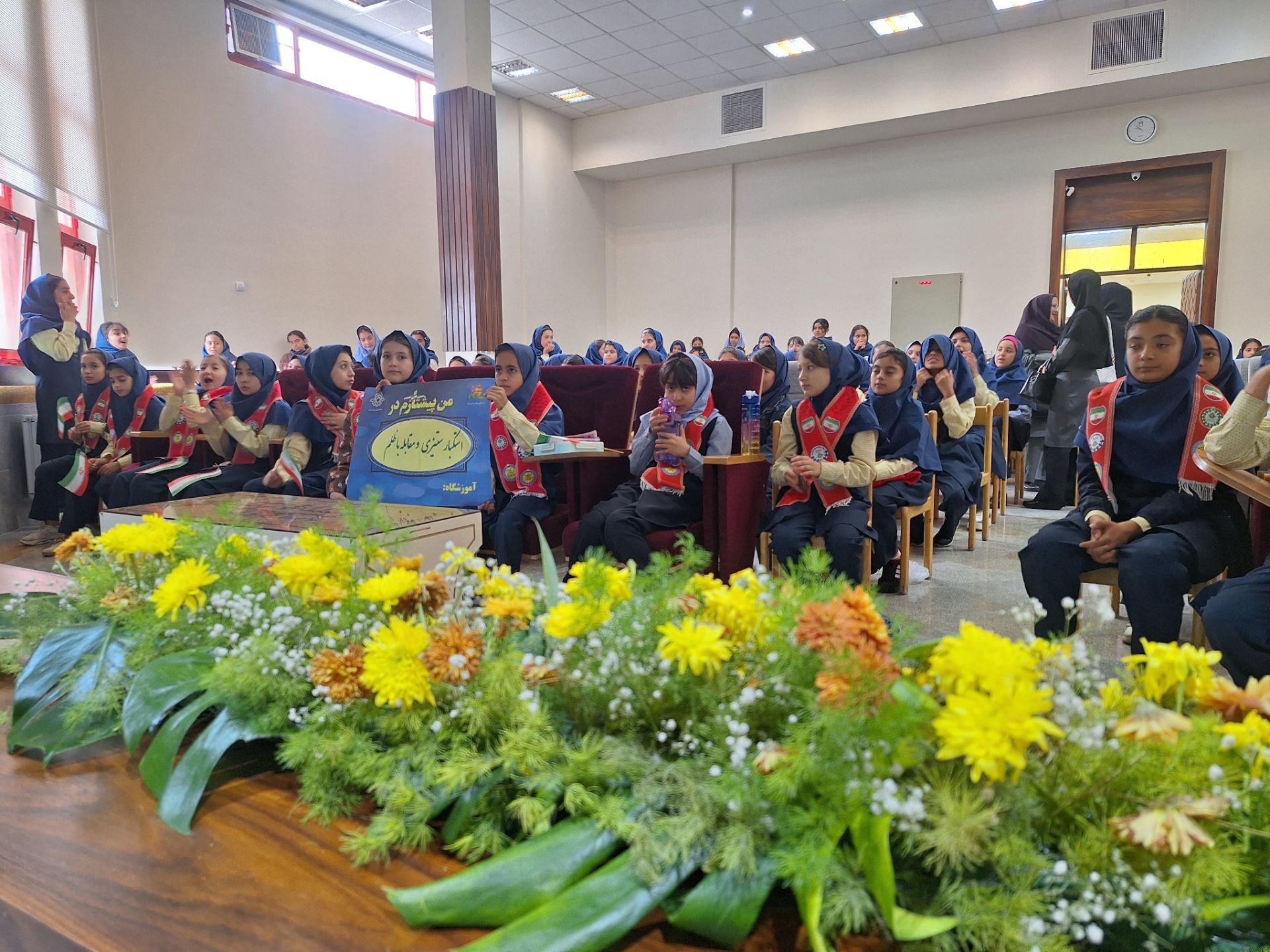 با گام‌های استوار، فریاد آزادی را در ۱۳ آبان طنین‌انداز کنیم