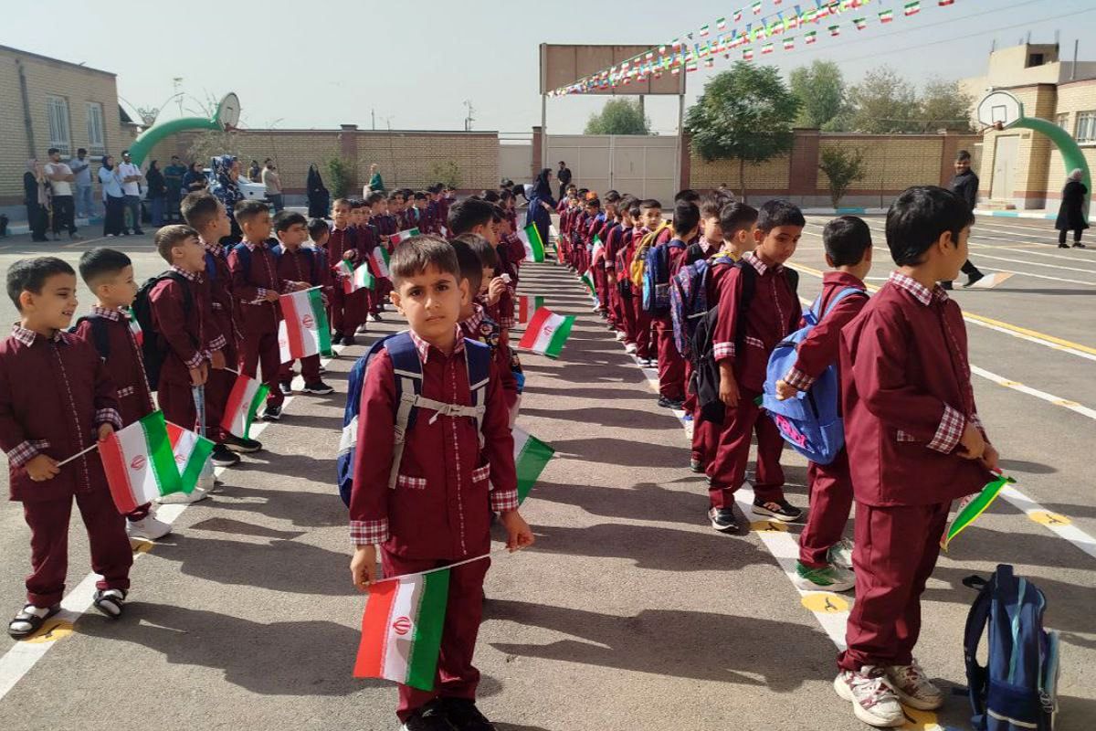 برگزاری جشن شکوفه ها در دبستان امام رضا ۱ شهر قیامدشت