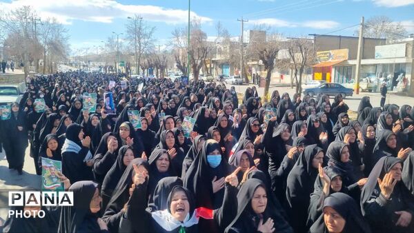 نهاوند فرزندان شهیدش را در آغوش گرفت