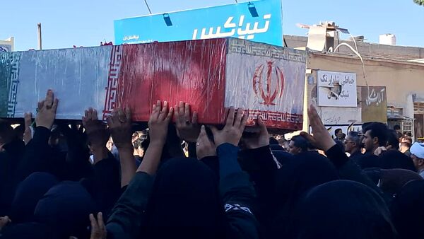 تشییع باشکوه شهید گمنام با بدرقه پرشور دانش‌آموزان