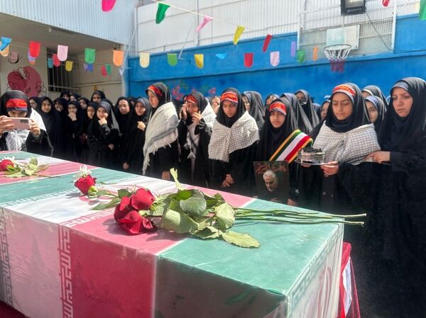 افتتاح وتشکیل سنگر رفافت در دبیرستان دخترانه امام حسین (ع) واحد۳