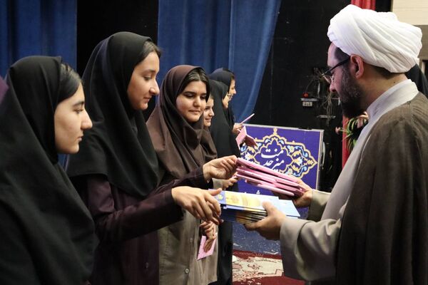 برگزاری جشن روز دختر با همکاری کانون خدمت رضوی و نهادهای آموزشی در منطقه 14 تهران 