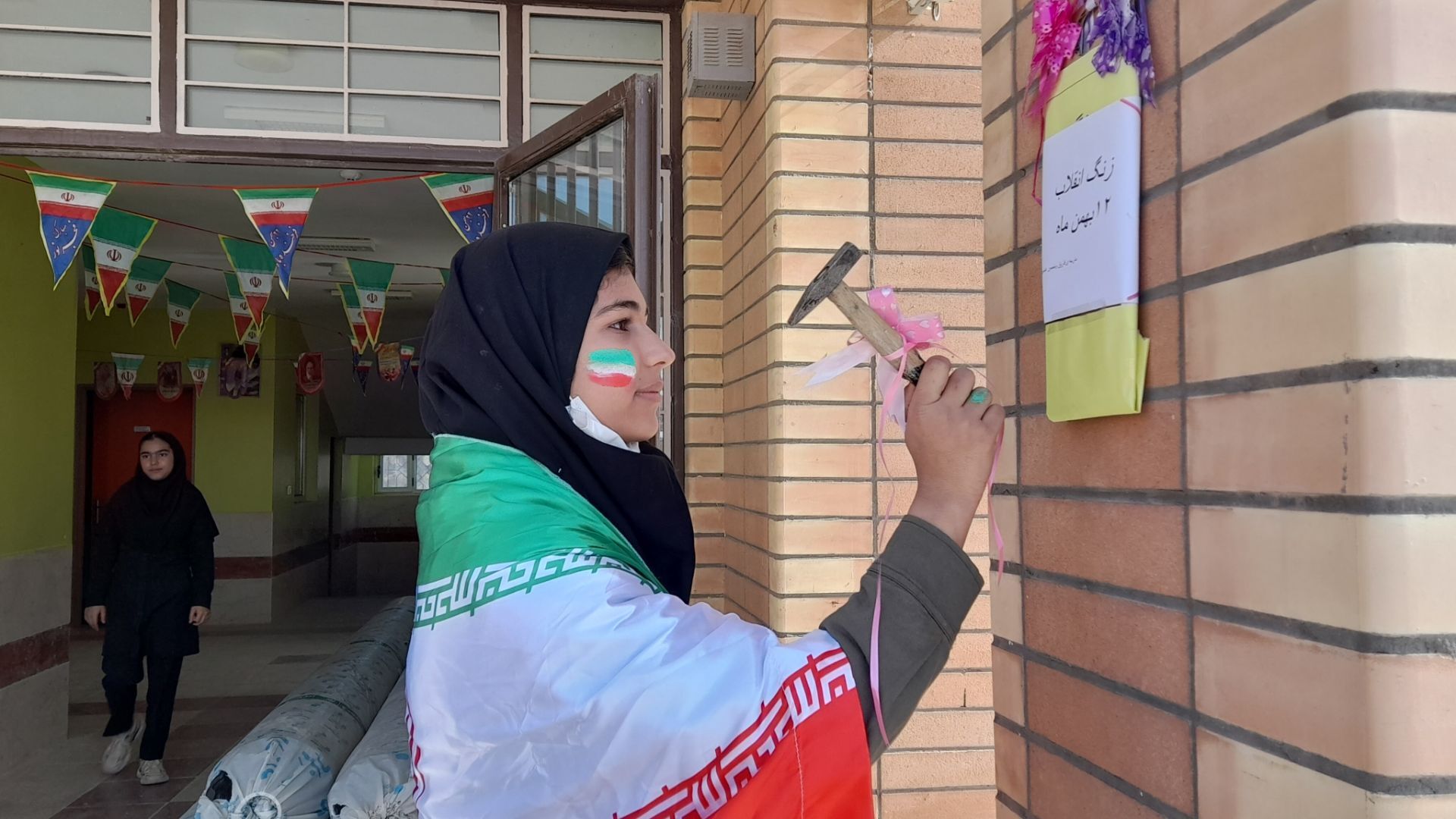 زنگ انقلاب در مدرسه فاروق منصور عباسی شهرستان اردل