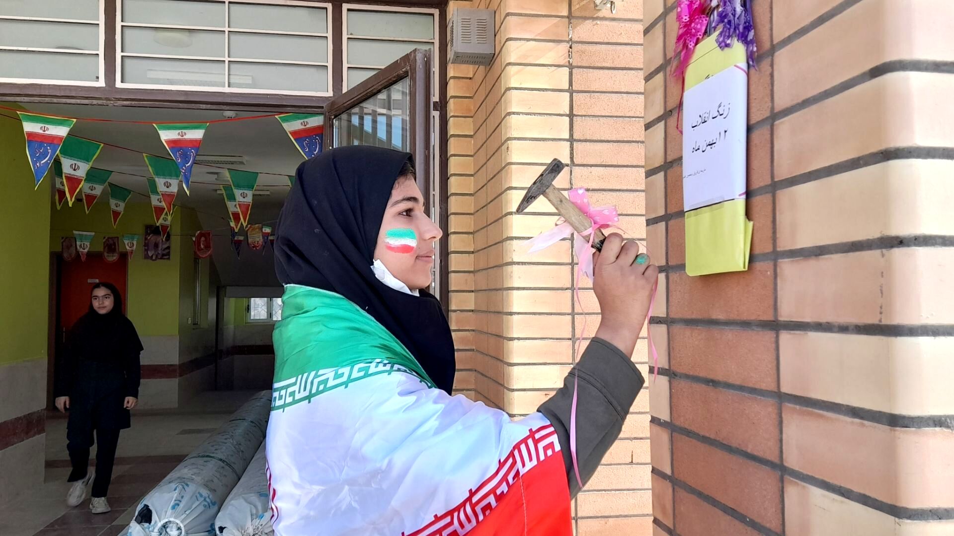 زنگ انقلاب در مدرسه فاروق منصور عباسی شهرستان اردل