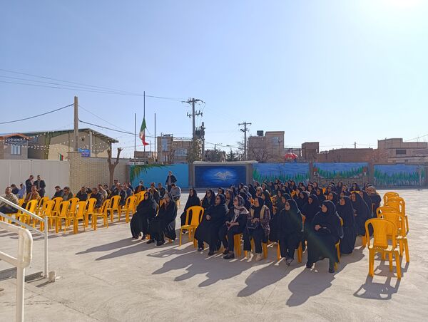 جلسه انجمن اولیا و مربیان آموزشگاه نمونه دولتی مرحوم طاووسی