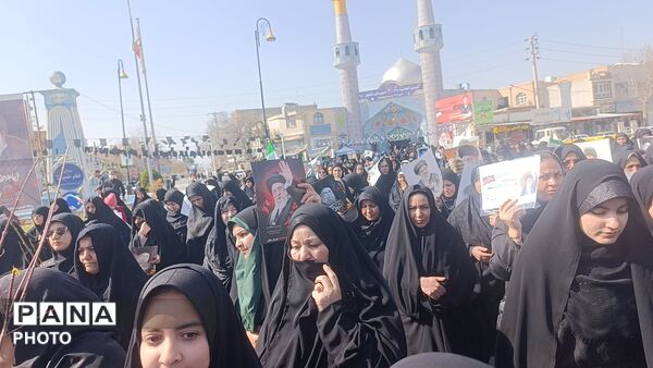 خروش انقلابی نمازگزاران سملقان در خیابان‌های شهر