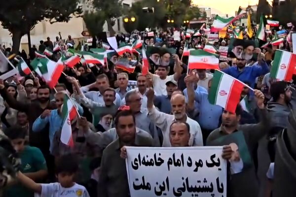 تجمع مردمی بشارت فتح در میدان انقلاب