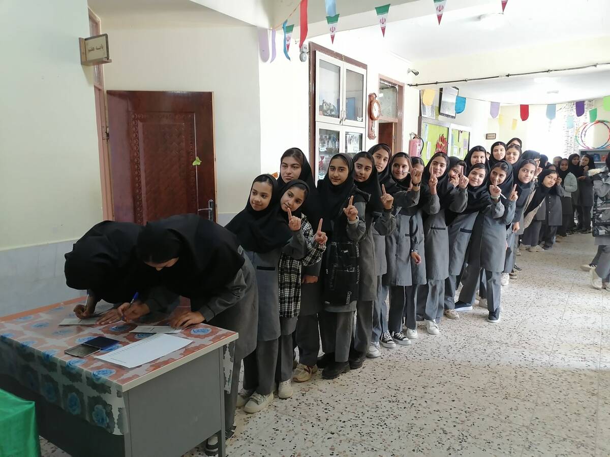 انتخابات شورای دانش آموزی در دبیرستان حاج مهدی روحانی خلیل آباد 