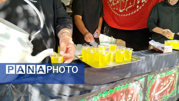 عزاداری ظهر  عاشورا در خیابان‌های شهر نیشابور 