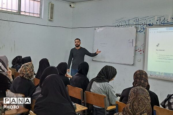  همایش‌های هدایت تحصیلی با محوریت معرفی هنرستان‌های فنی و کاردانش در ناحیه یک شهرری