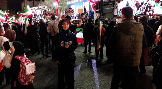 چهلم شهدای دانش‌آموز میناب در میدان انقلاب تهران