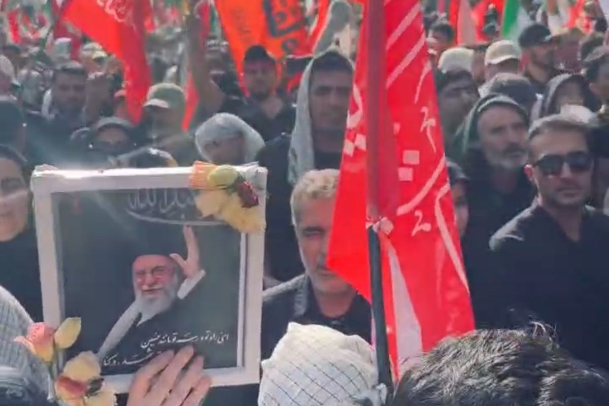 وداعی تاریخی در پایتخت ،پیکر رهبر انقلاب بر دوش ملت ایران