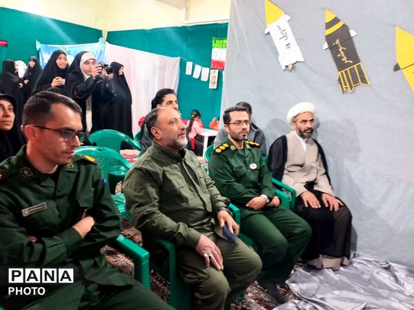  رنگین‌کمانِ ذهن در میدانِ مشقِ مبارزه شهر لالجین 