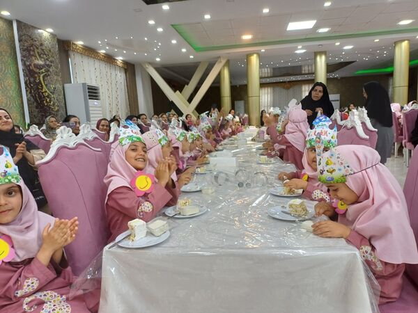 برگزاری مراسم جشن الفبا و جشن فارغ التحصیلی دبستان دخترانه هدف کاشمر