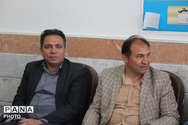 اجرای طرح خاطره سازان با حضور مدیر آموزش وپرورش شهرستان در آموزشگاه موسی صدر آشخانه