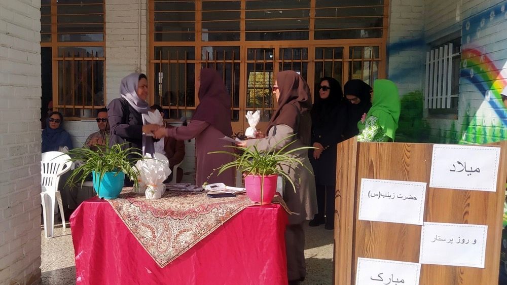 جشن میلاد حضرت زینب (س) و روز پرستار در دبستان پنجم مهر