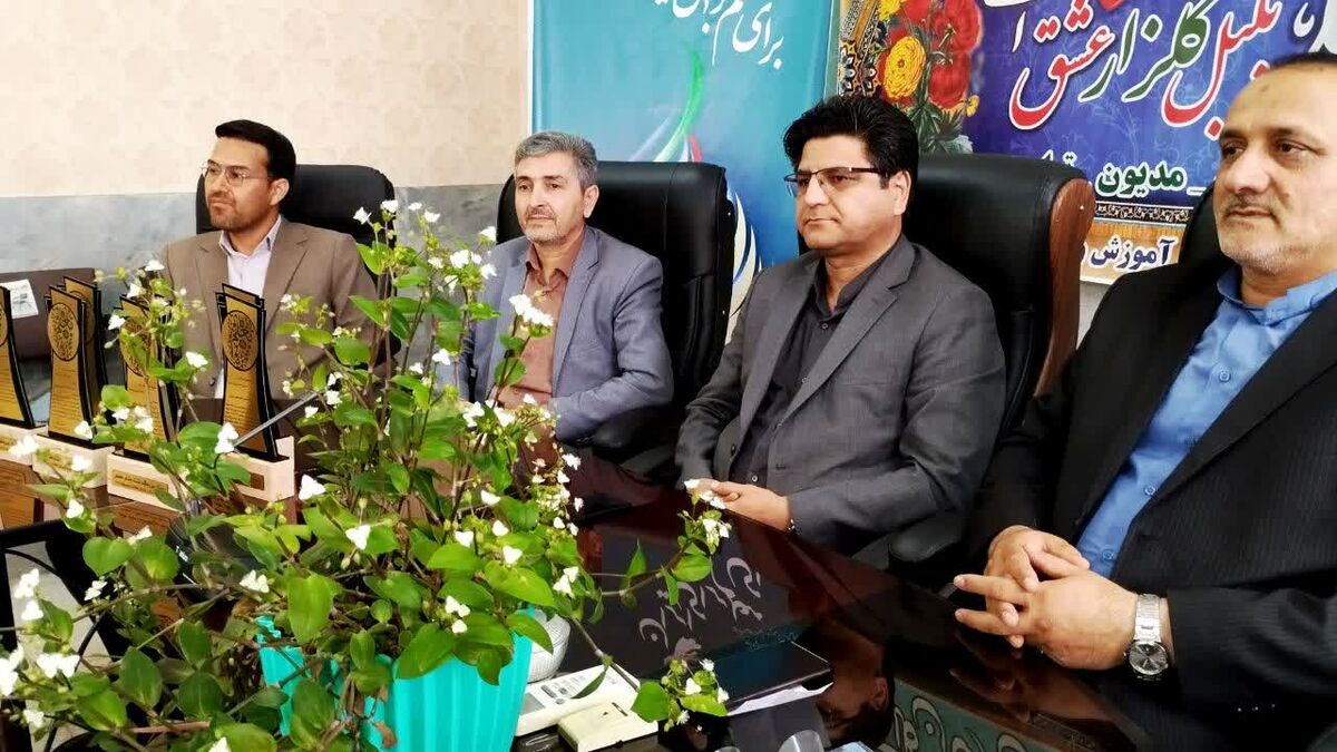معلمی نه تنها یک شغل، بلکه یک رسالت است. 