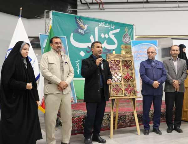 بازدید مدیرکل آموزش و پرورش خراسان شمالی از نمایشگاه هفته کتاب و کتابخوانی