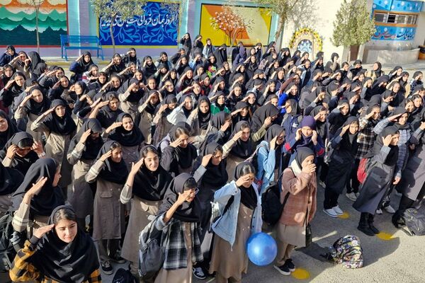 همزمان با سراسر کشور،دانش آمپزان  مدارس ملارد با شور و شوق به سوی مدارس شتافتند 