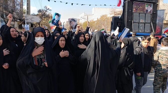 گر پدر رفت تفنگ پدری هست هنوز 