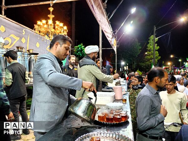 چایخانه حضرت ام‌البنین میزبان عاشقان انقلاب