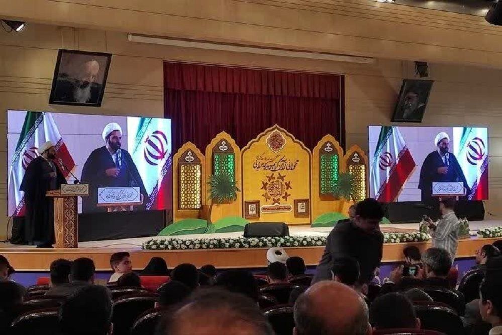 قرآن به عنوان راه و سبک زندگی دانش‌آموزان باید نهادینه شود