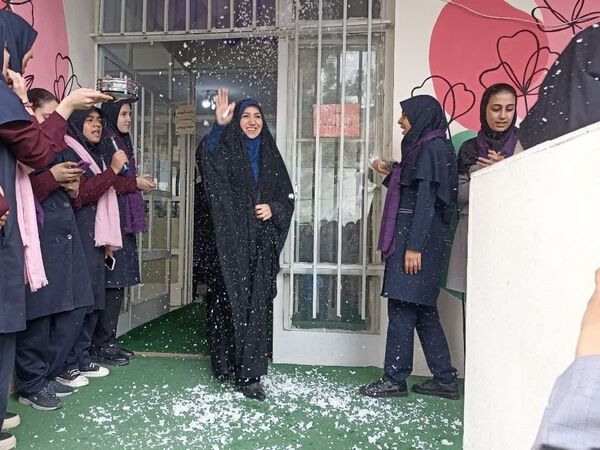 مراسم گرامیداشت مقام معلم دردبیرستان دخترانه امام حسین(ع) مشهد