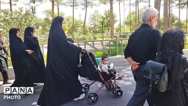 عاشقان حسینی ( ع) به یاد پیاده روی اربعین در نیشابور پیاده روی کردند-۱