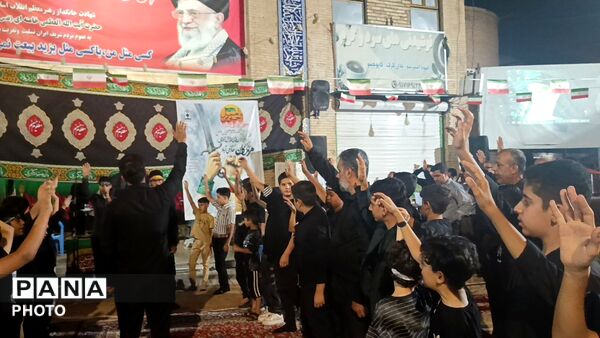 نوای «احلی من العسل» مقابل مسجد جامع حاجی‌آباد