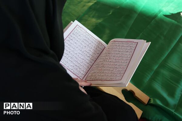 برنامه جزء خوانی قرآن کریم در گلزار شهدای شهرستان مروست
