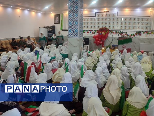 جشن انقلاب در دبستان شکوفه‌های انقلاب