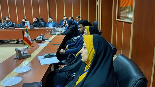 جلسه «هم مراقبتی، والدین آگاه، دختران همراه»