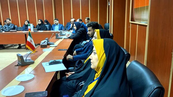 جلسه «هم مراقبتی، والدین آگاه، دختران همراه»