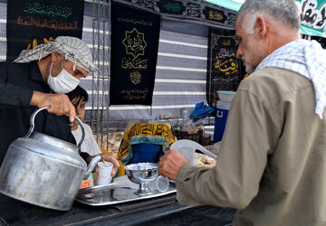 مشق عاشقی دلدادگان حسینی در موکب‌های مسیر اربعین
