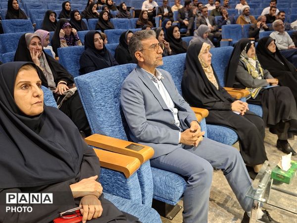 مدارس کانون پویندگی در عرصه تعلیم و تربیت هستند