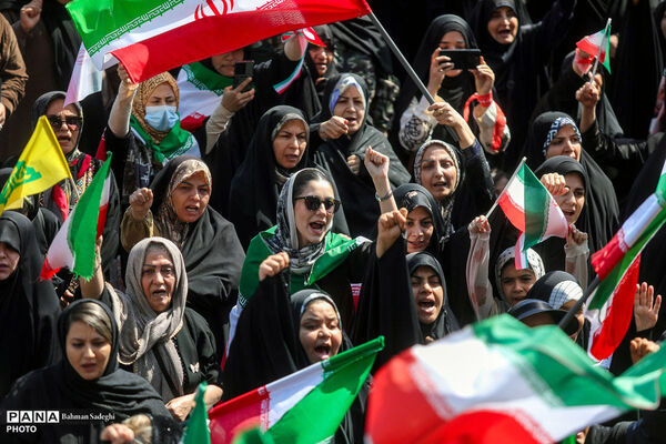رزمایش دختران «جان‌فدای ایران»