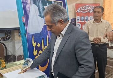 سازمان دانش آموزی ناحیه۳ شیراز پیشگام در جشن عاطفه ها 