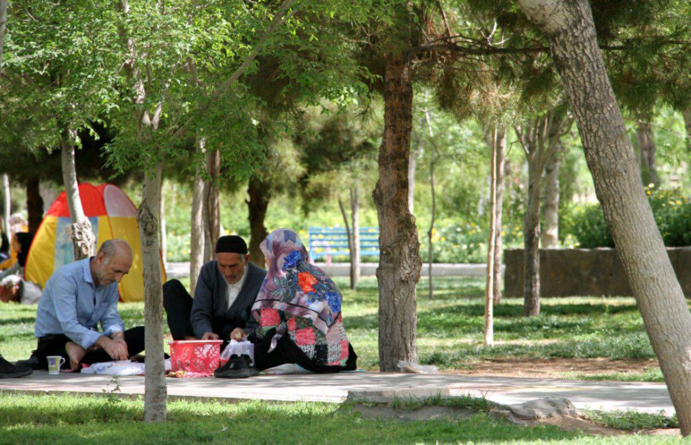 جلوه هایی از دورهمی روز طبیعت در بوستان‌های قم