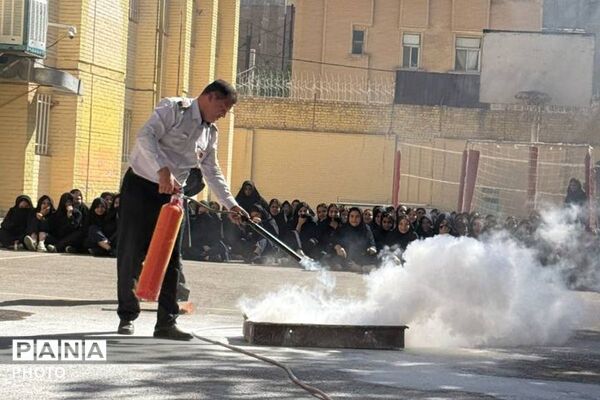 آموزش ایمنی و اطفای حریق به هنرجویان هنرستان هجرت ورامین